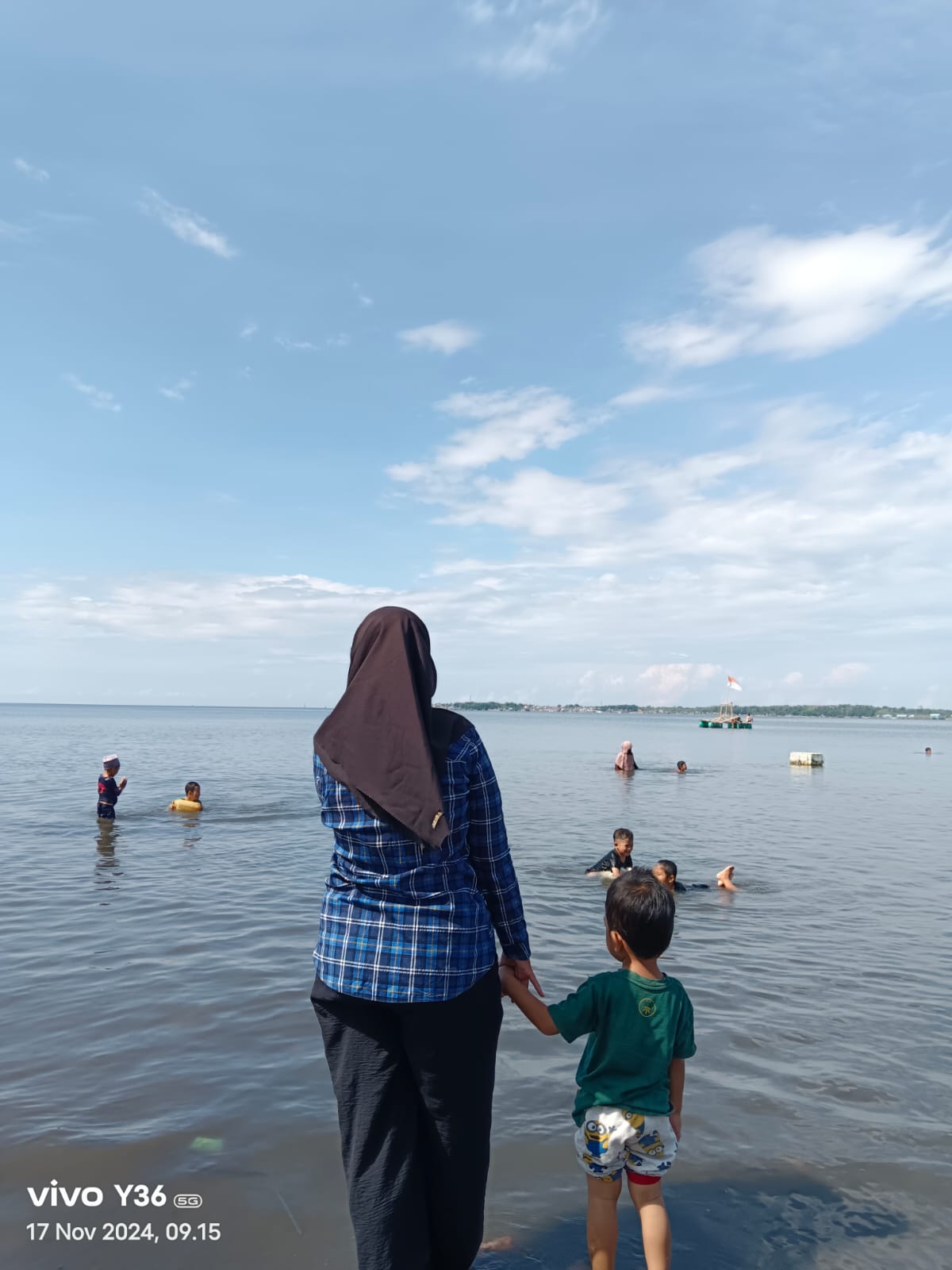 Senyum Bahagia